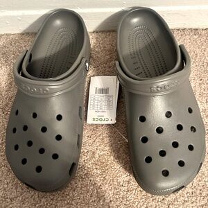Gray men’s classic croc
